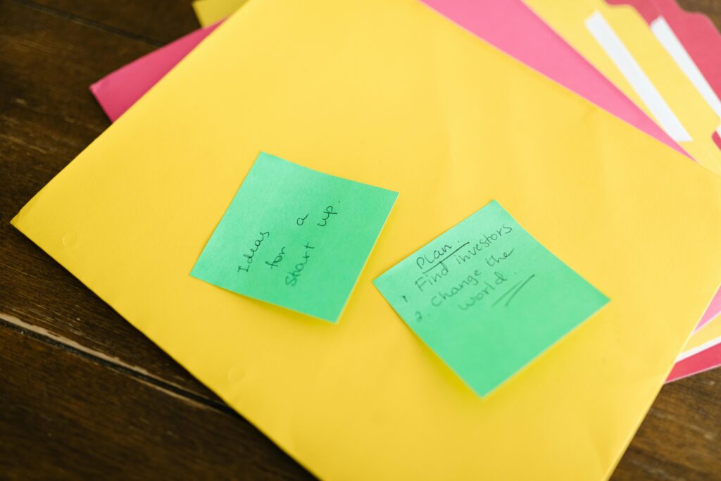 A piece of sticky note with text saying Idea for a start up: Find an investor, change the world. from from student entrepreneurship program in Ontario